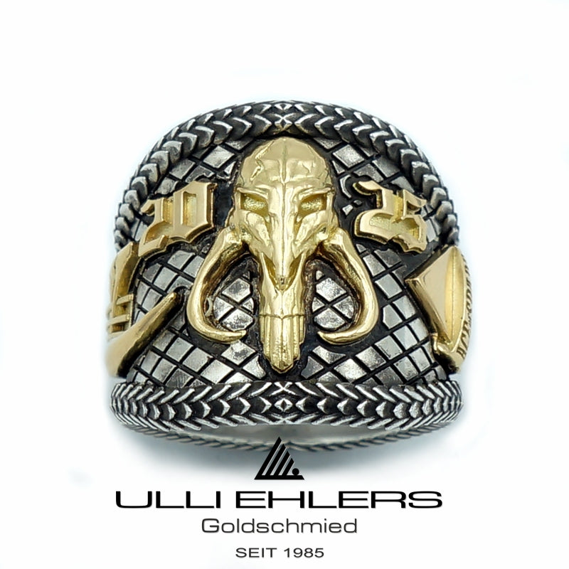 CUSTOM RING